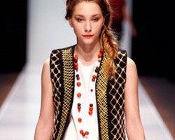 Beaded Necklaces: Runway’s Fashion Obsession