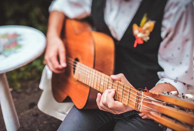 How to Hire the Right Wedding Band